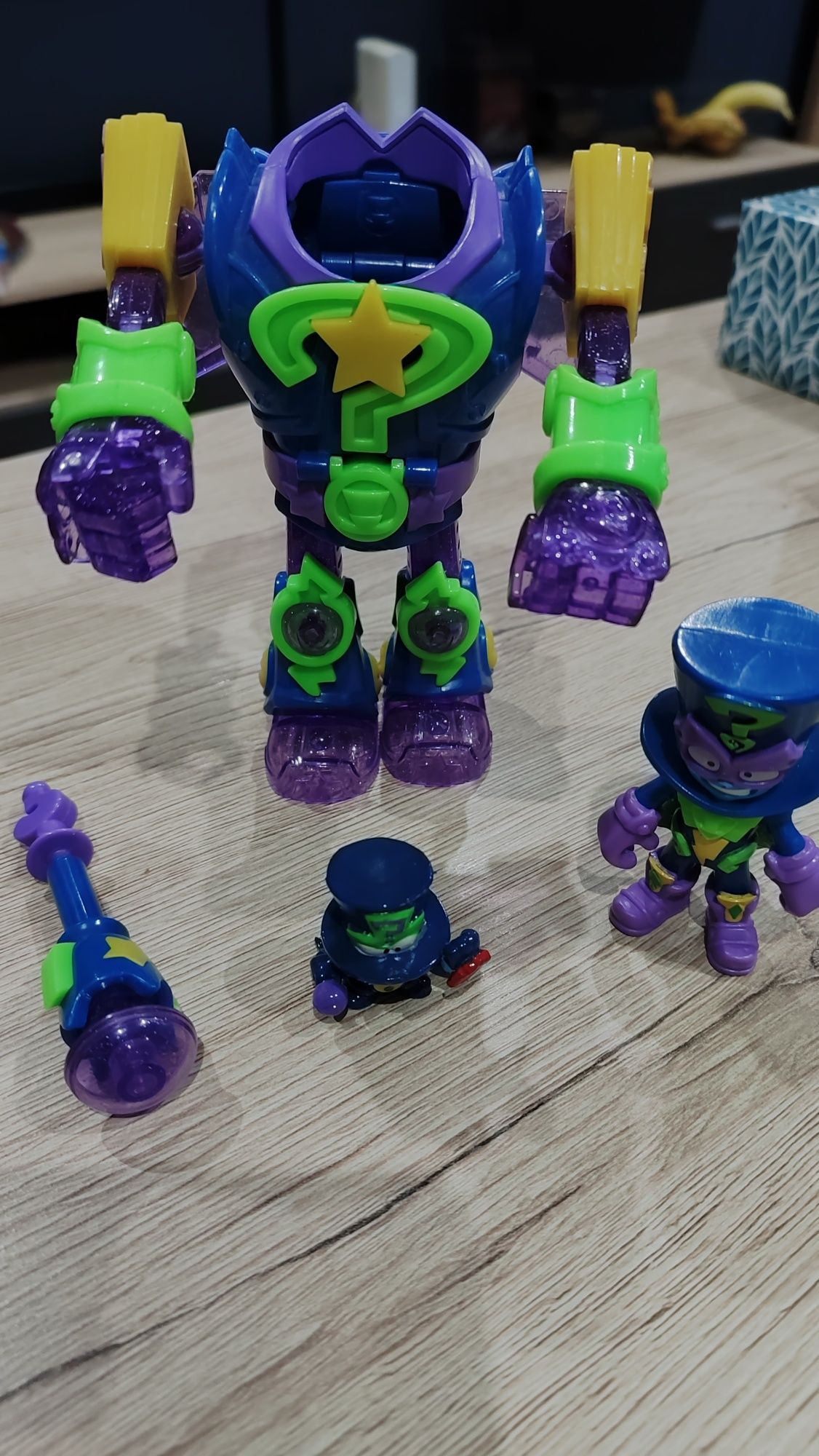 Superthings Enigma Robot figurka złoczyńcy + akcesoria