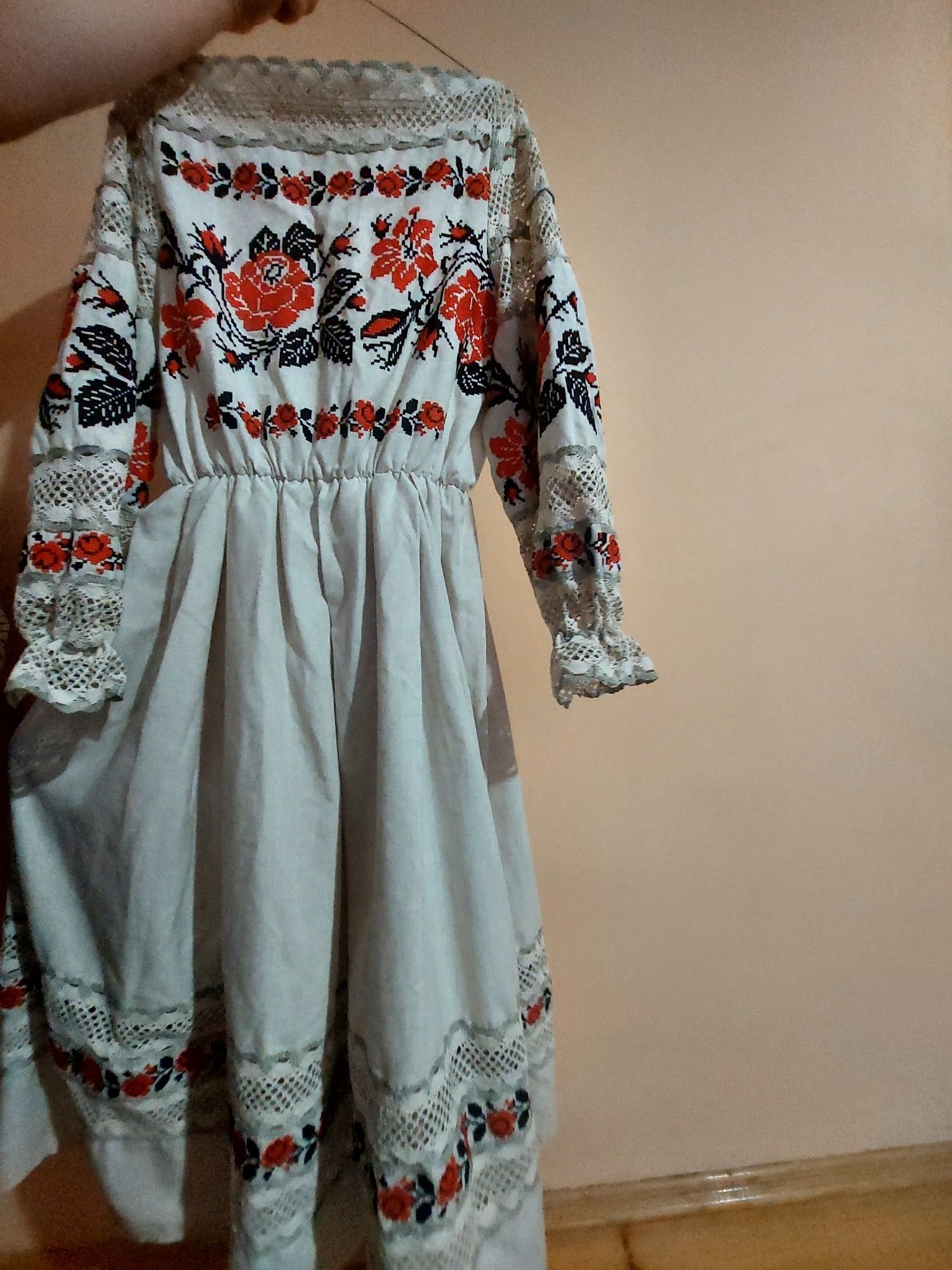 Вишита сукня, новенька.