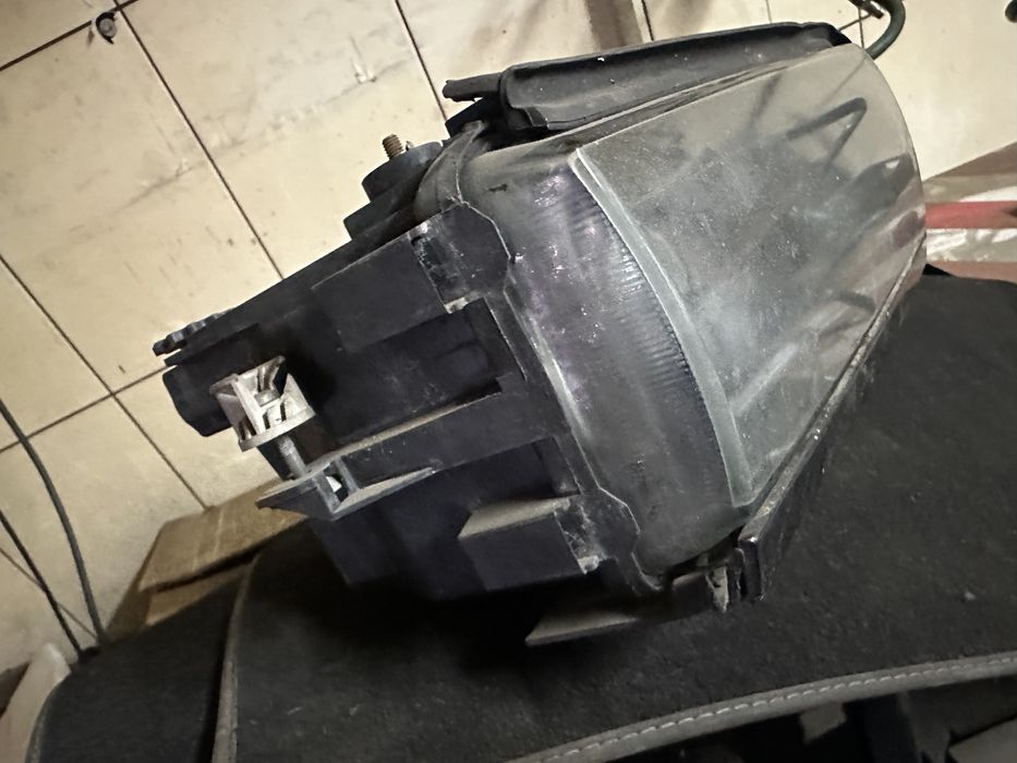 Bmw e38  przedni prawy Xenon kompletny caly