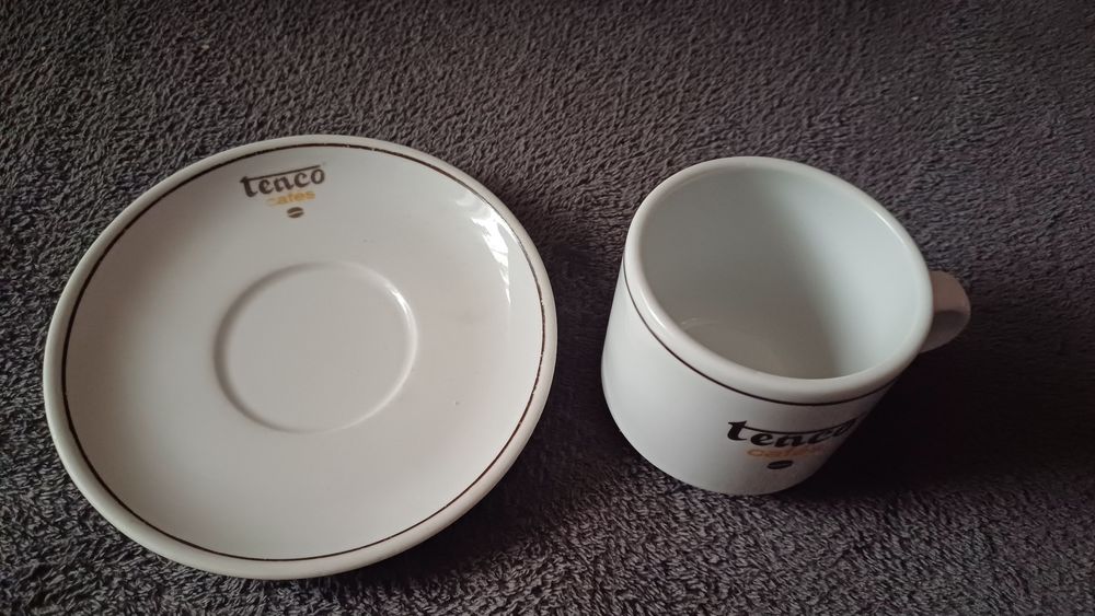 Conjunto chávenas e pratos