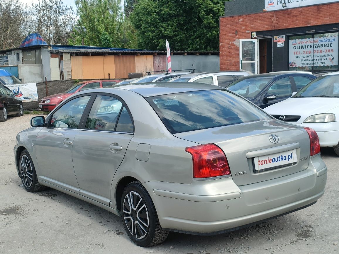 Toyota Avensis 2.0 benzyna // świetny stan // długie opłaty // zamiana