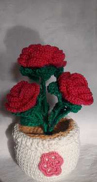 Vaso de rosas artificial