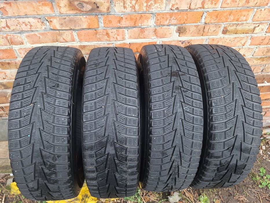 Зимова гума Hankook 215/70 R16