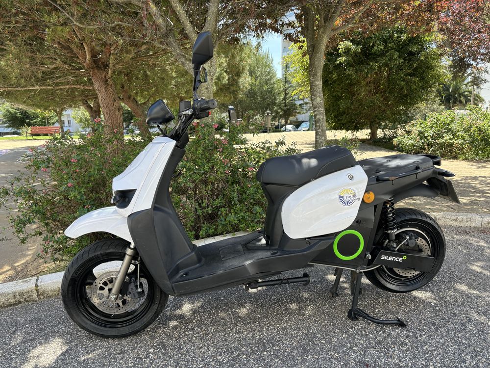 Scooter Electrica 125 Silence S03