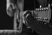 Aulas de Guitarra Acústica / e de Piano