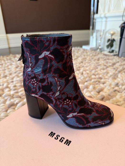 Продам комлект взуття та спідницю італійської фірми MSGM