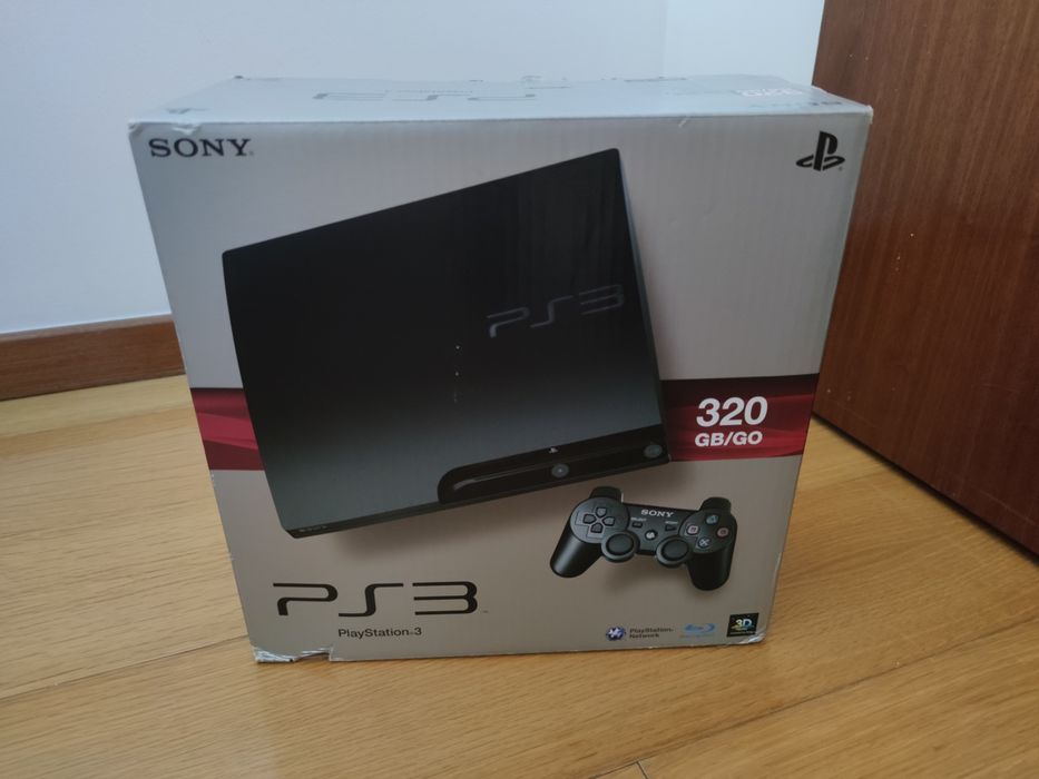 Playstation 3 com caixa.