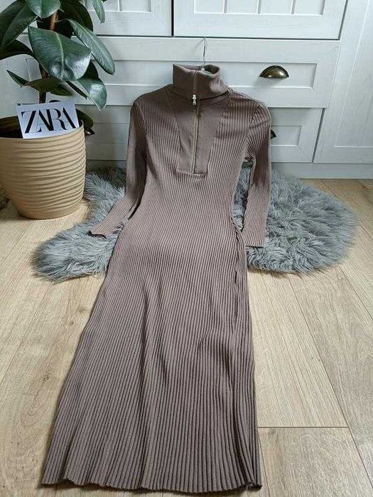 Сукня в рубчик міді із блискавкою від zara, розмір s
