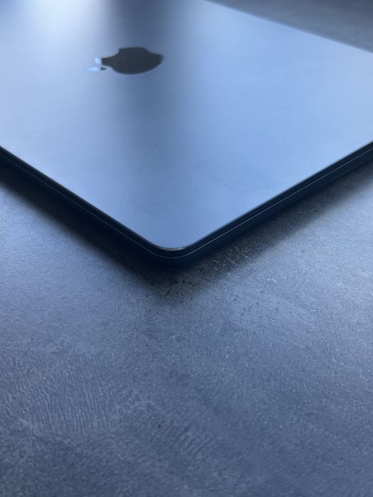 Продам Macbook Air M2 8/256