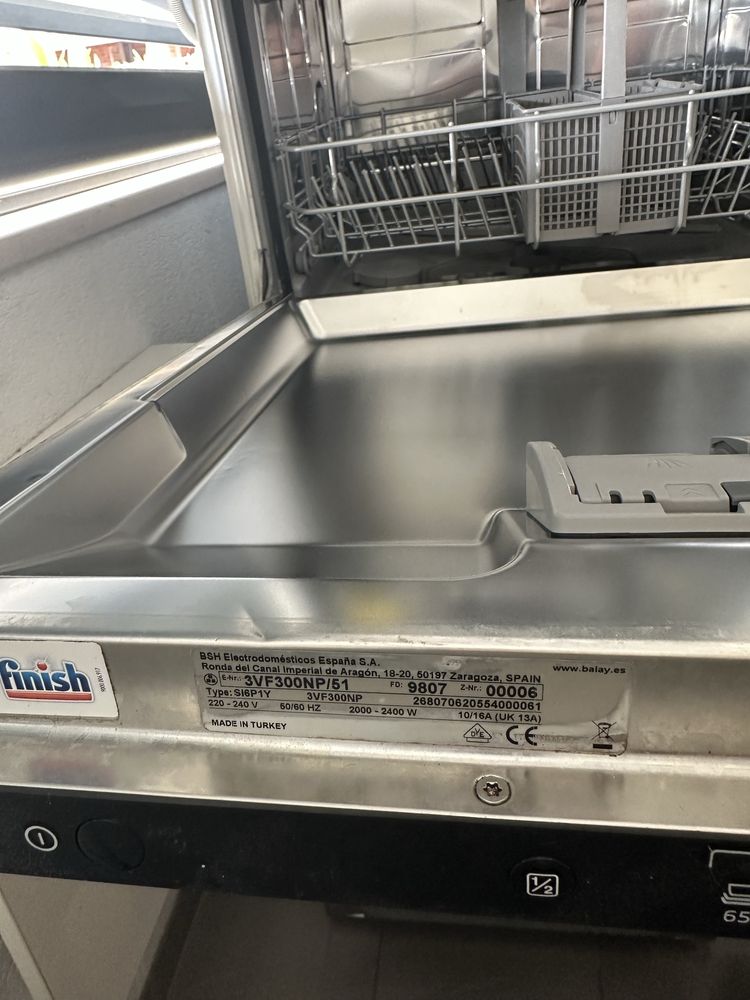 Vendo máquina de lavar loiça de encastrar Balay.