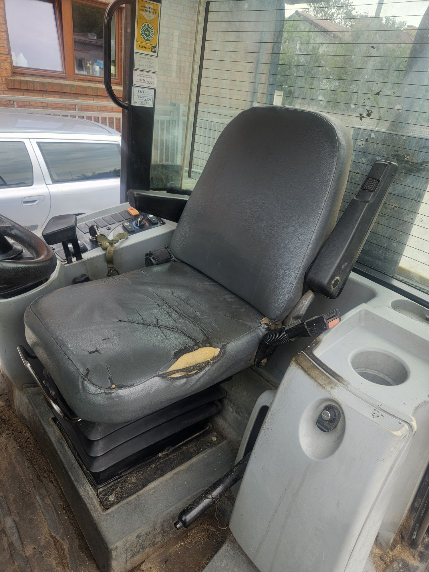 CAT 907H 10500mtg bez DPF