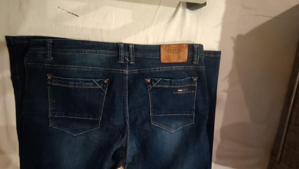 Продам мужские стрейчевые   джинсовые брюки .