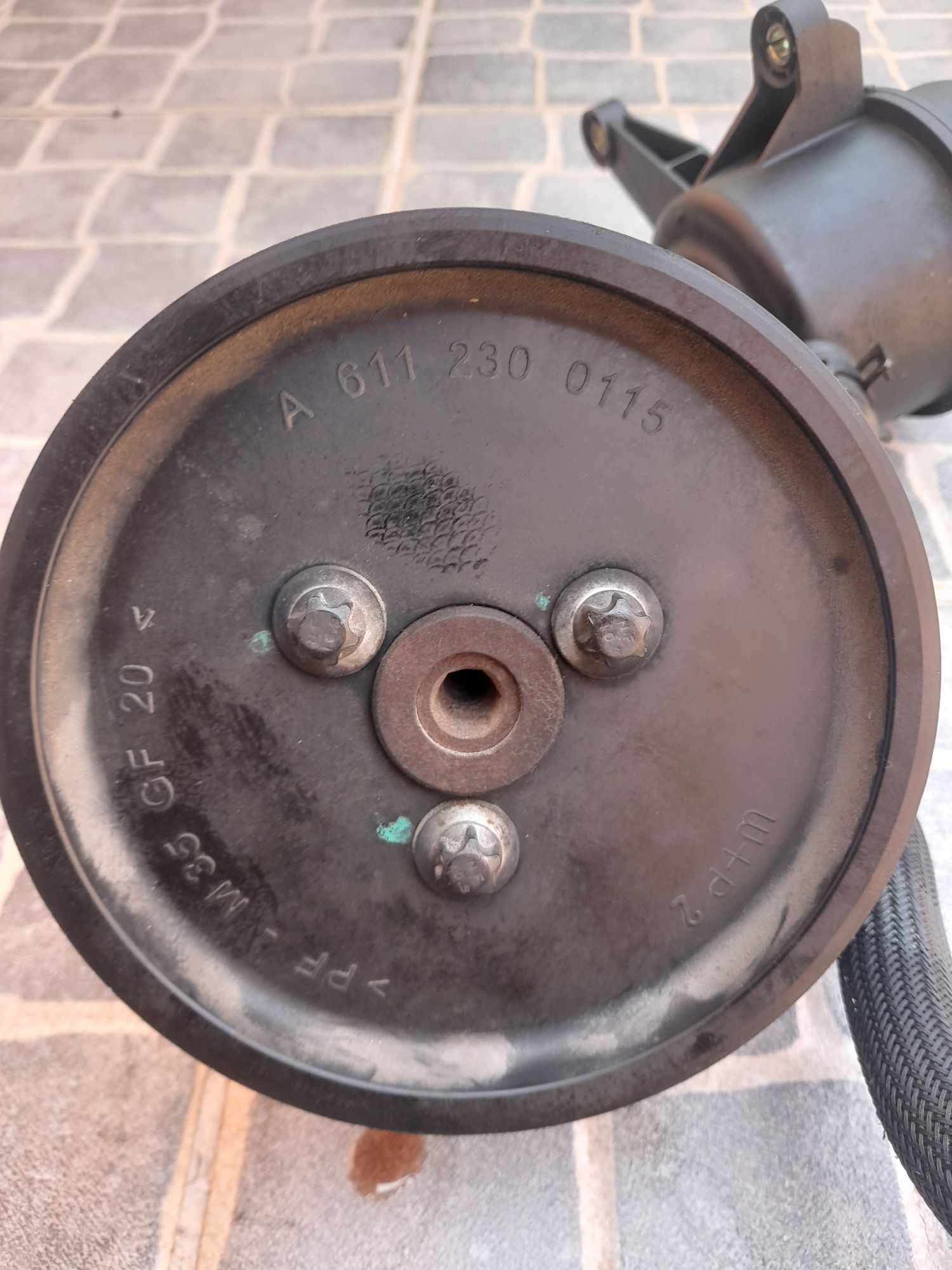 Bomba direçao Mercedes