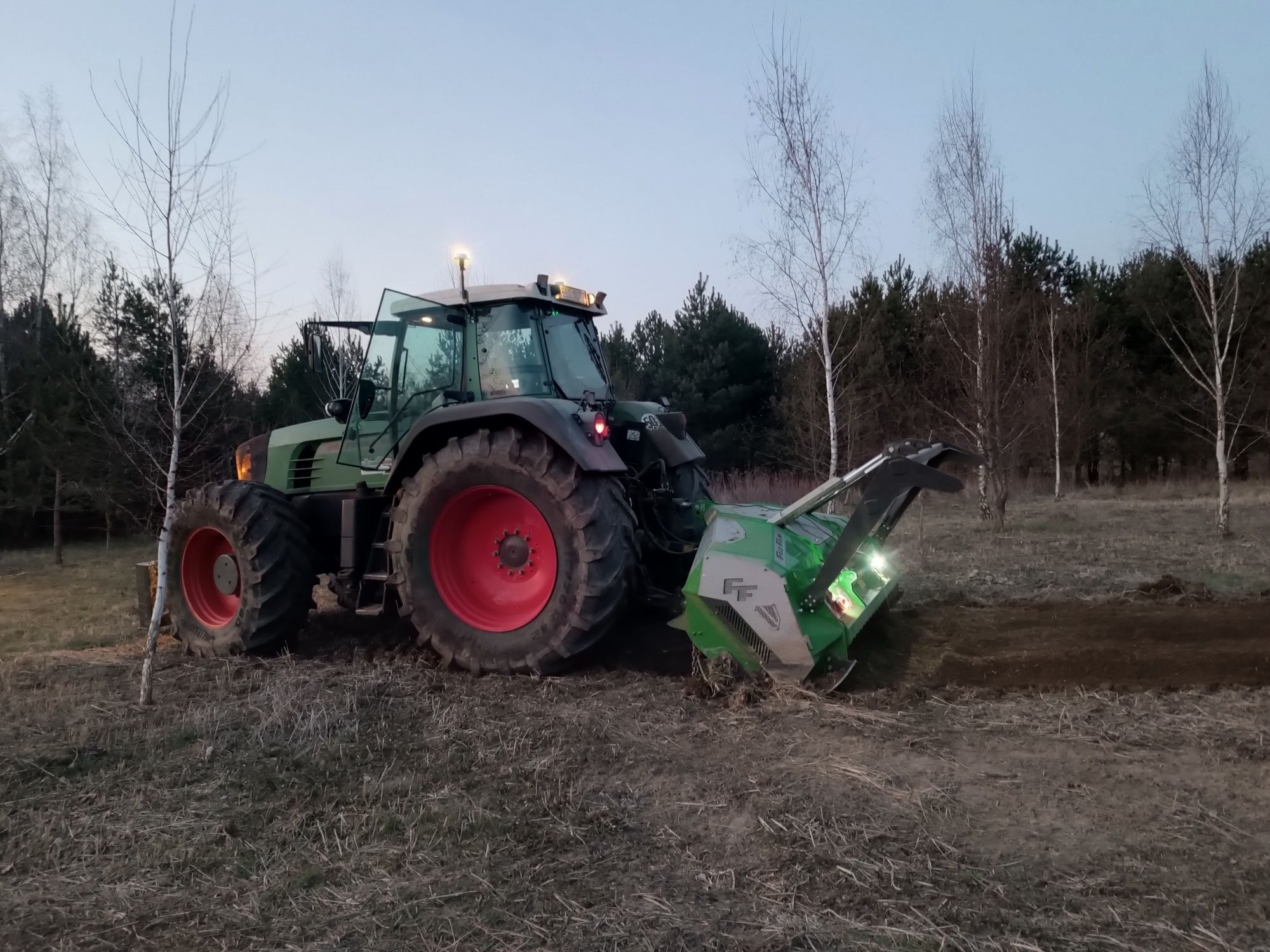 Mulczer leśny wgłębny wycinka drzew karczowanie czyszczenie działek