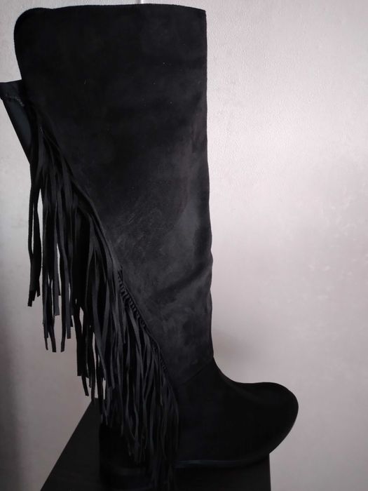 Нові високі велюрові чоботи з бахромою, р. 40