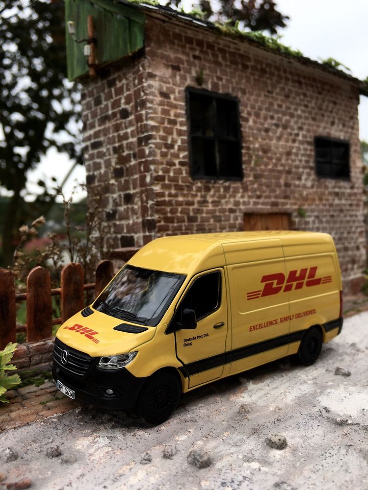 Czasopismo- Mercedes BENZ Sprinter DHL-model,auta,kolekcja