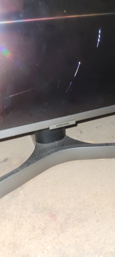 Samsung 65 cali uszkodzony