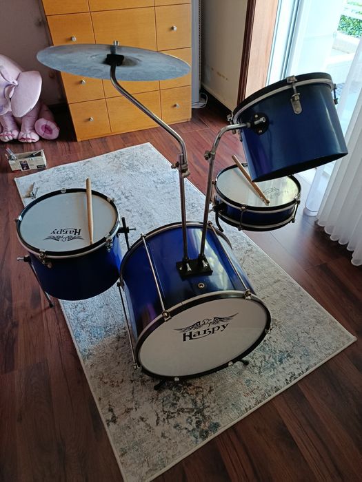 Bateria instrumental para criança.