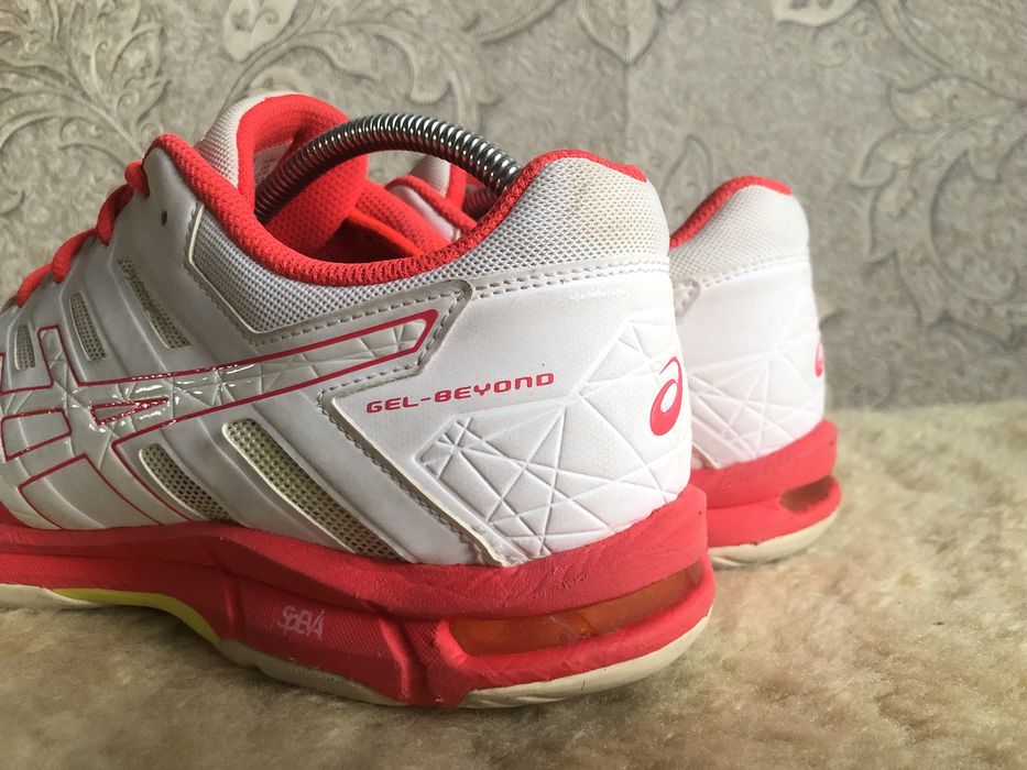 Як нові, Asics Gel Beyond для волейболу тенісу 41,5 41 40,5 40 26 25,5
