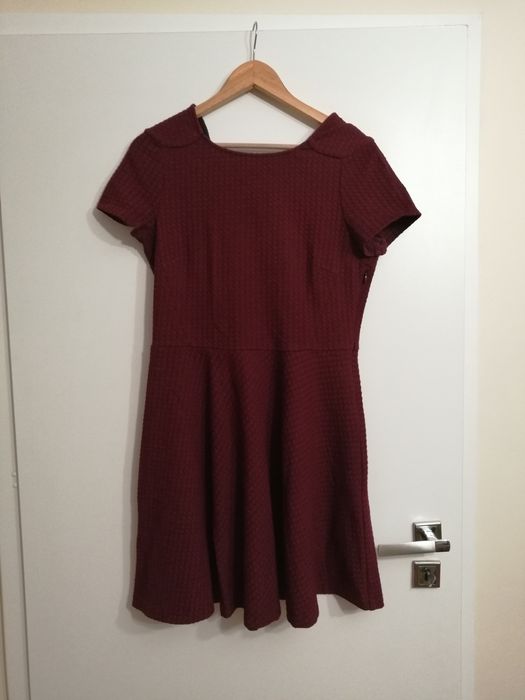 Bordowa sukienka