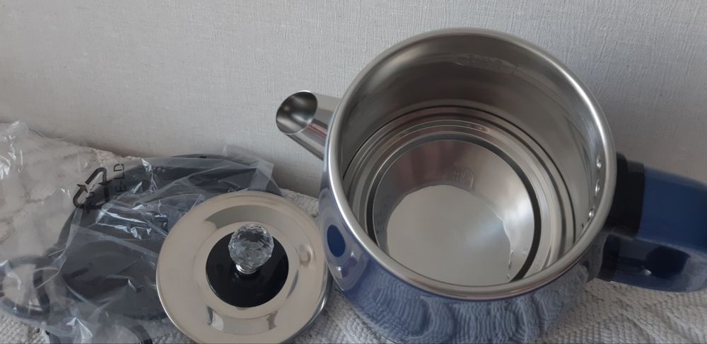 ЧАЙНИК электрический -- объёмом 1,8 л.