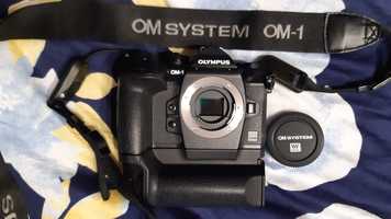 Aparat bezlusterkowy Olympus OM System OM-1 z gripem HLD-10 + dodatki