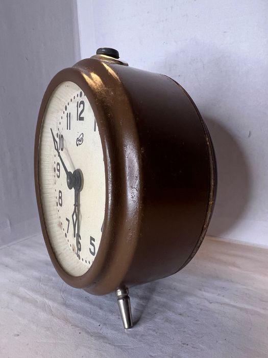 Часы будильник ОЧЗ, СССР, 60 е года. Корпус металл. # 15