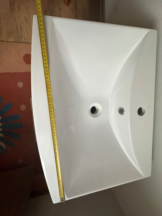 Wisząca szafka do łazienki