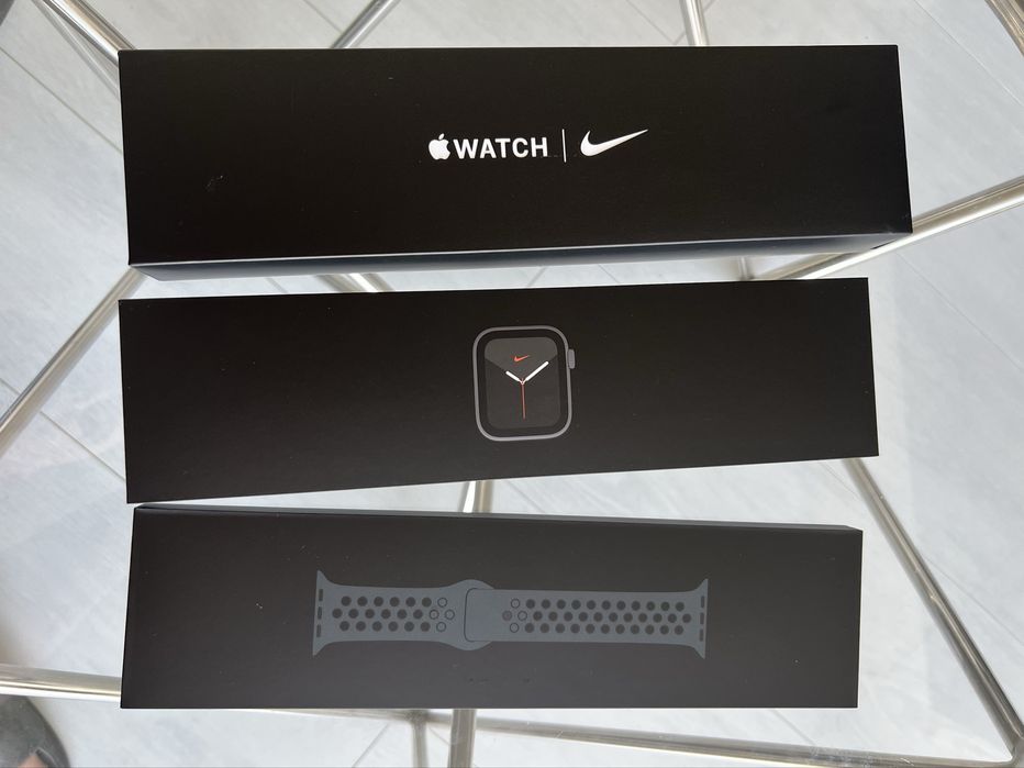 Apple Watch Nike 6 44 мм Space Gray Aluminum