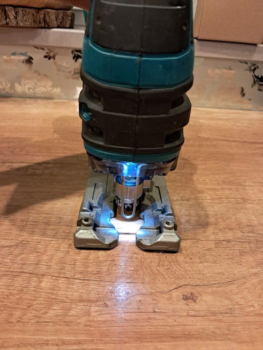 Oryginalna wyrzynarka aku. makita DJV180 LXT  na baterię 18V