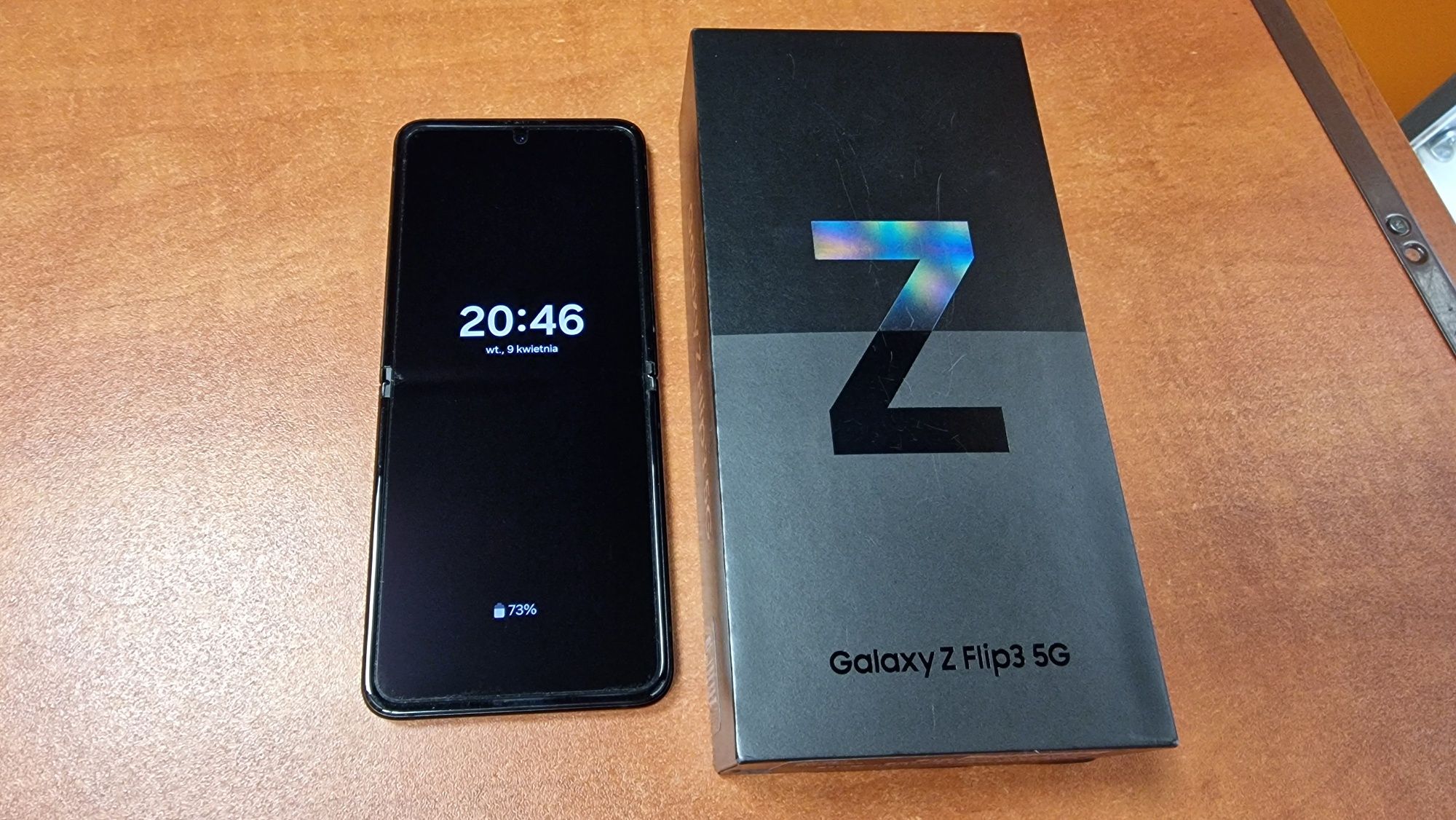 Samsung Galaxy Z Flip 3 5G Duos 128GB/8GB RAM czarny, stan bdb