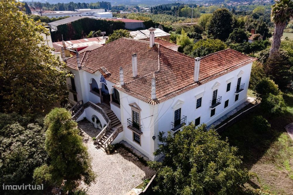 Moradia T5 para venda