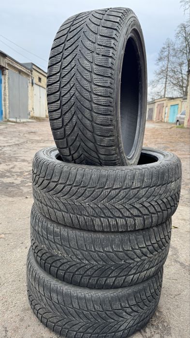 Зимні шини Goodyear 225 45 17