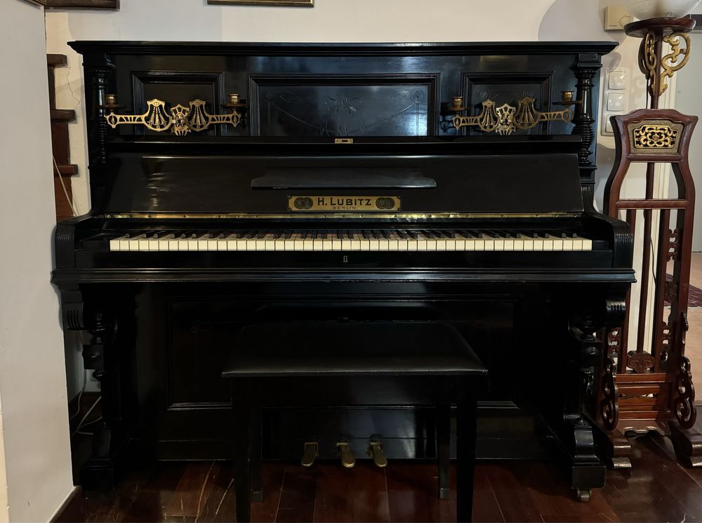Piano  antigo Lubitz
