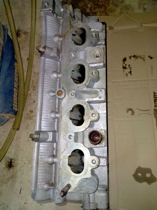 Головки блоку Ланос та Лачеті.