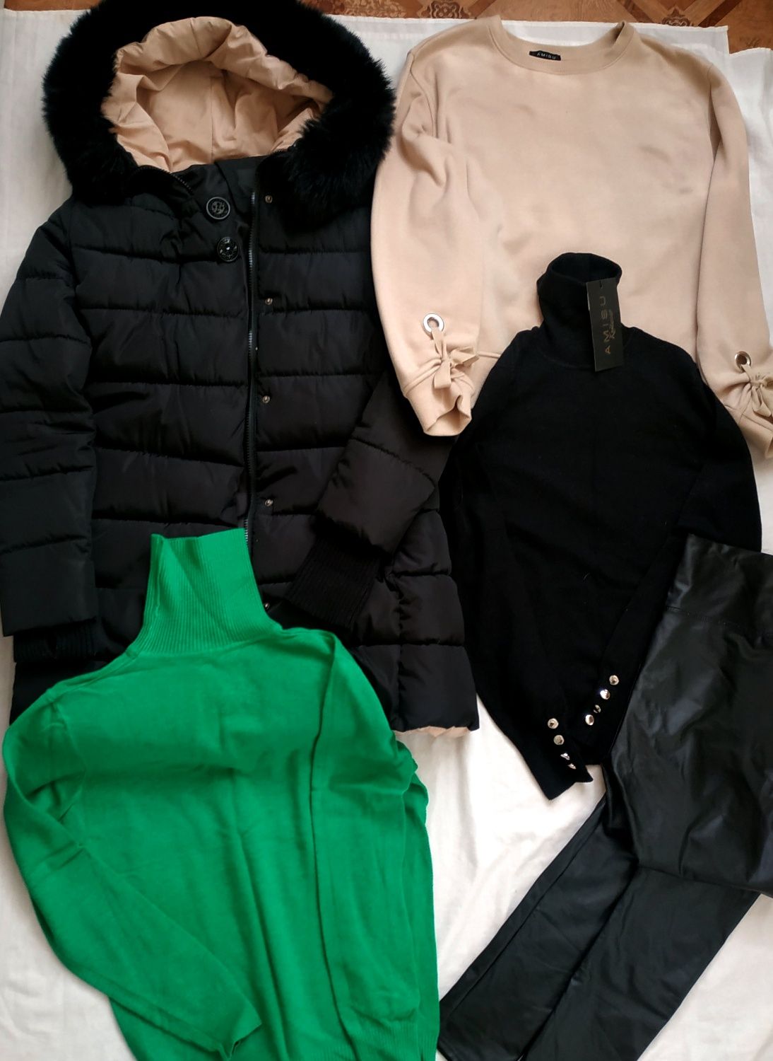 Пакет,лот женских вещей (куртка,свитер, футболки)