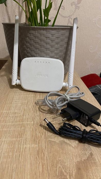 Продам роутер Tenda