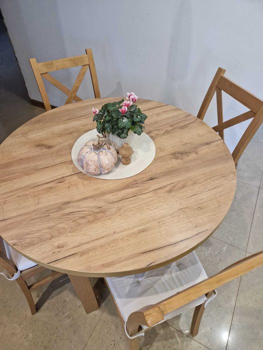 Stół okrągły z 4 krzesłami