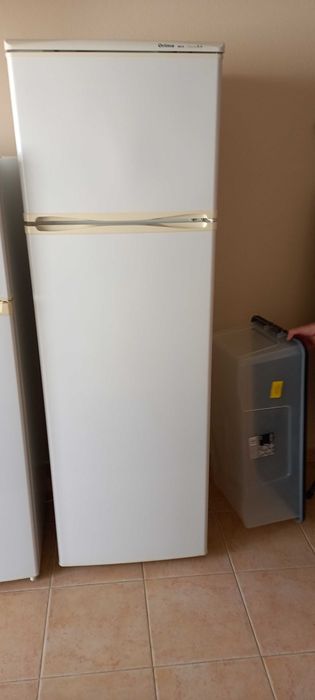 Orima classe A + Frigorífico/Congelador. Dimensões: 170 x 55 x 56 cm.
