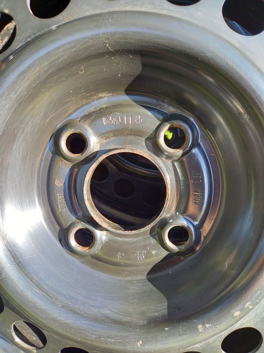 Opony zimowe na felgach stalowych 15"