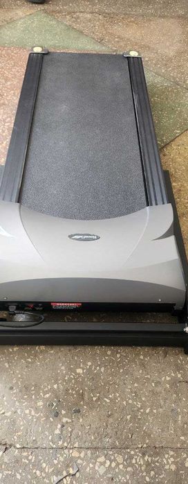 Продам беговую дорожку HouseFit