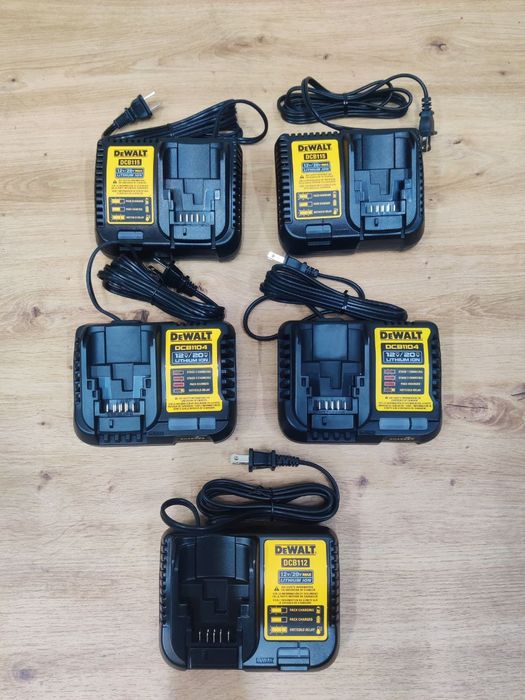 Зарядка, зарядний пристрій DeWalt DCB 115.