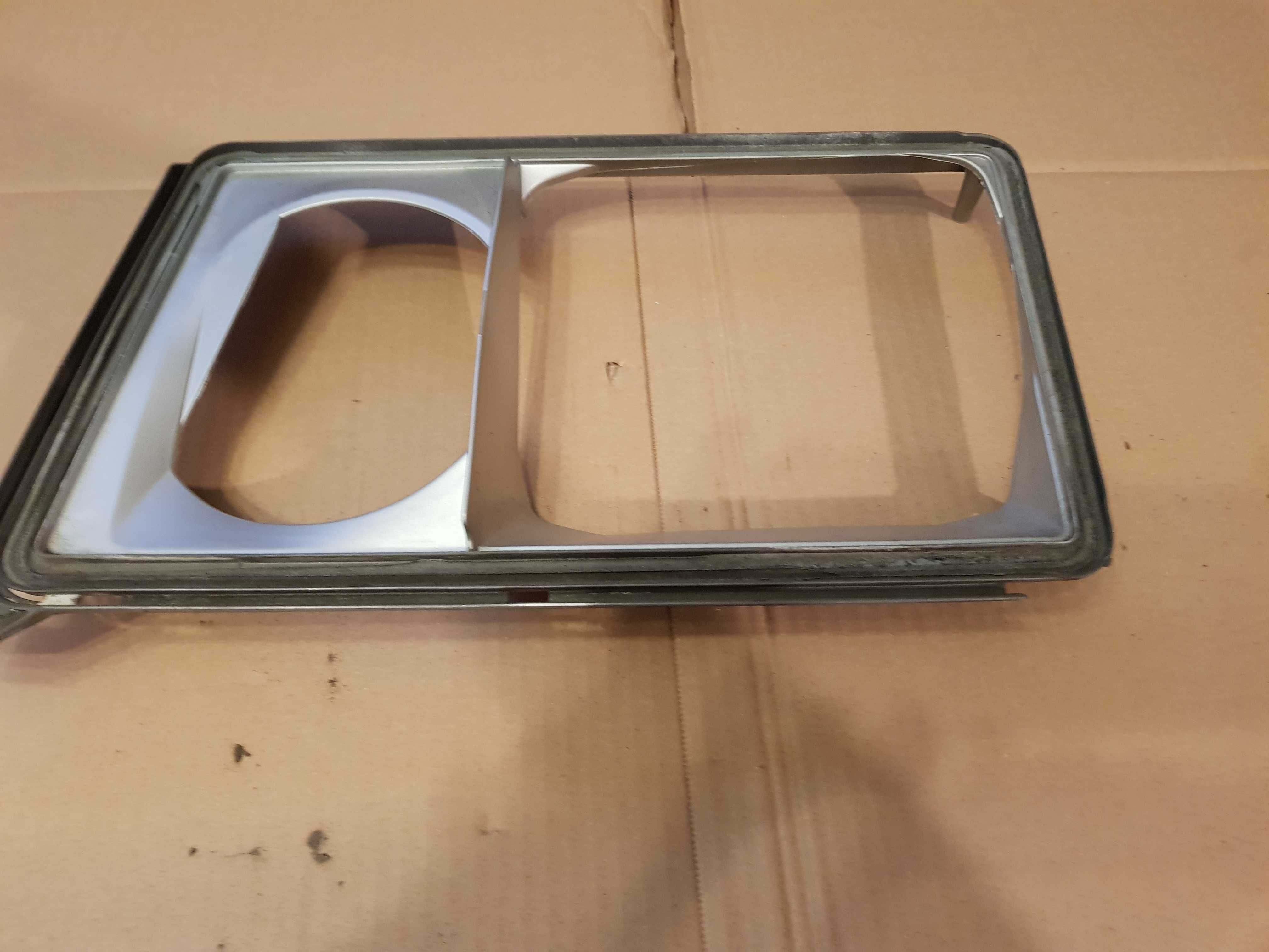 Ramka przedniej lampy mercedes W124 lewa lub prawa