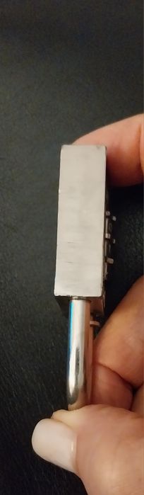 Cadeado antigo. Funciona sem chave. Em aço