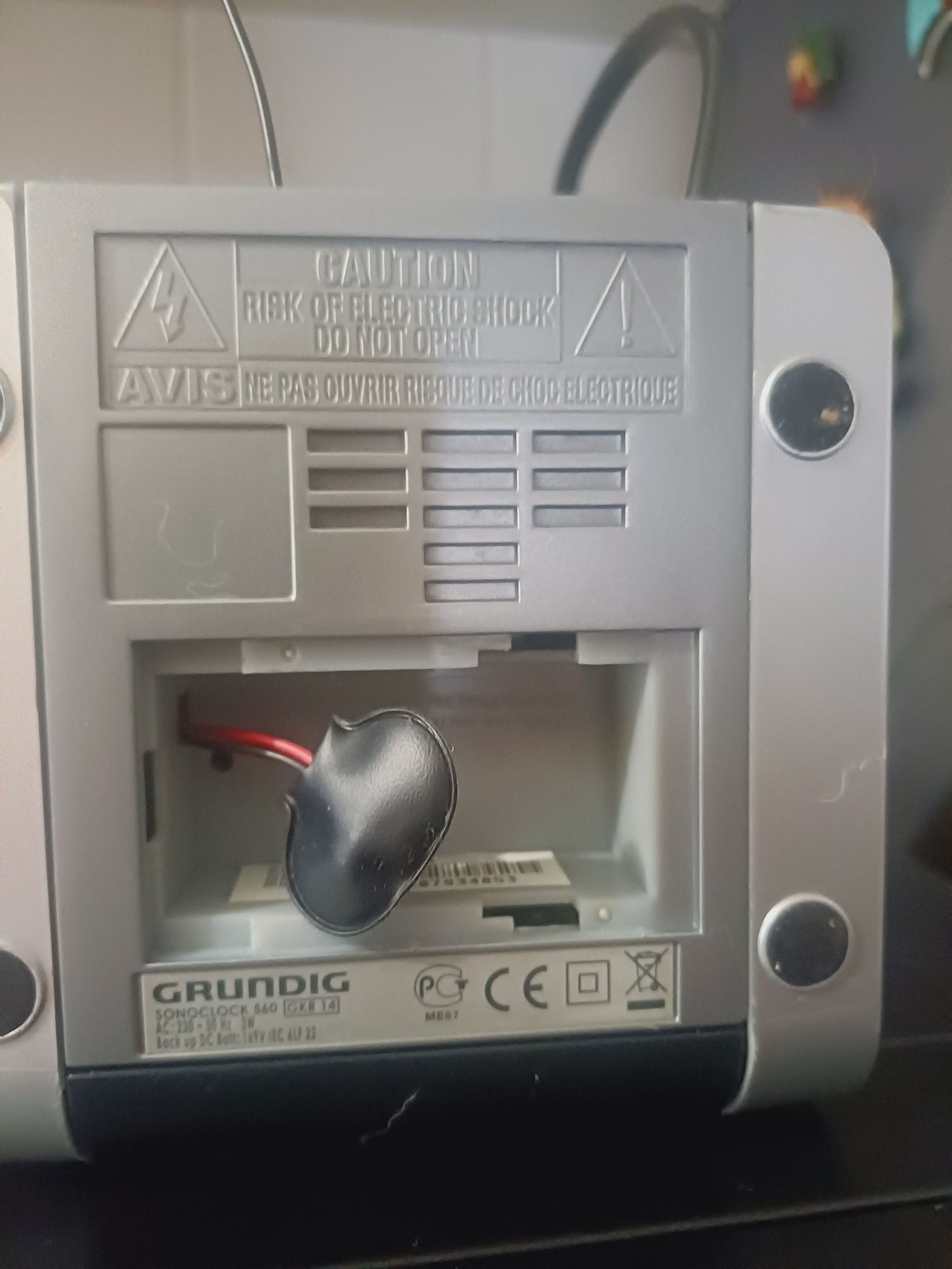 Relógio, rádio e despertador