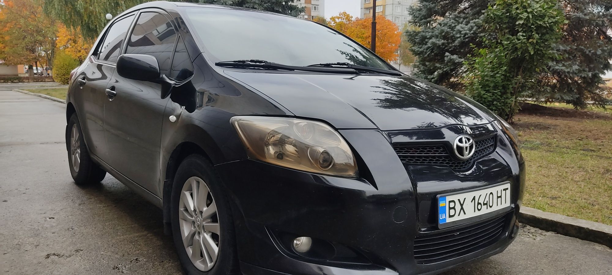 Продам Тайоту Ауріс Автомат.