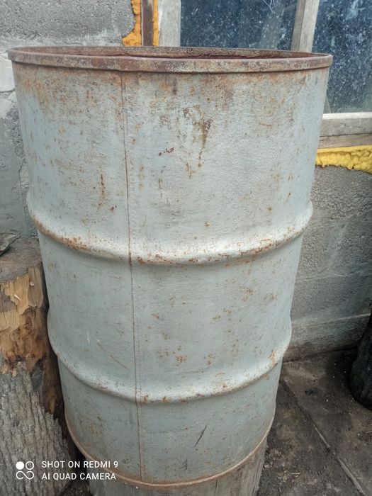 Бочки под зерно И для других целей,Бидони 40л В хорошем состояние.