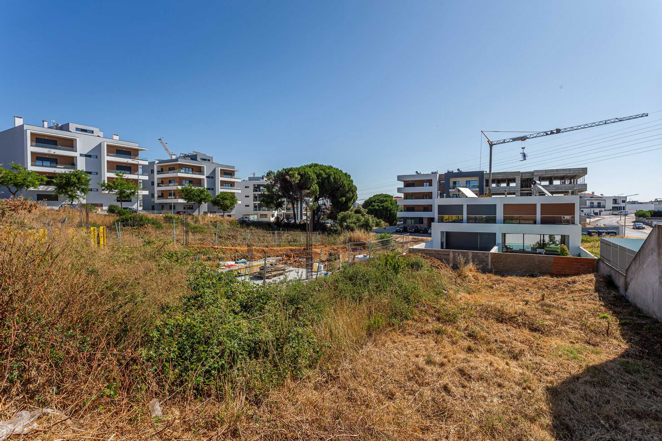Terreno para construção de moradia, na Quinta da Amizade!