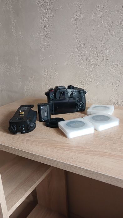 Продам Panasonic gh 5 mark 2 + Об'єктив + доп. батарея та флешка