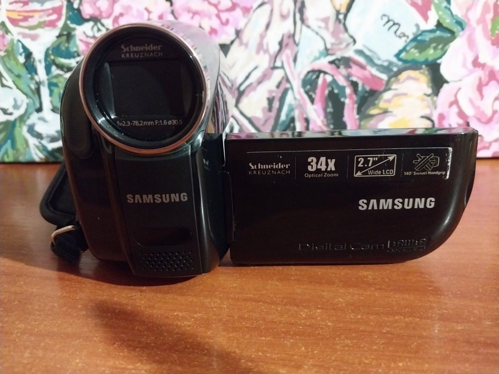 Продам видеокамеру Samsung VP-DX 103 i NWT.  1000 грн.